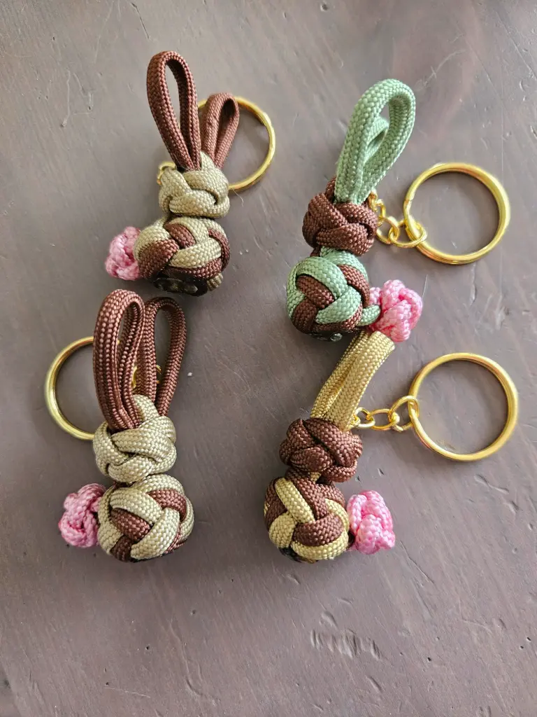 Porte-clés en paracorde – Lapin 🐇