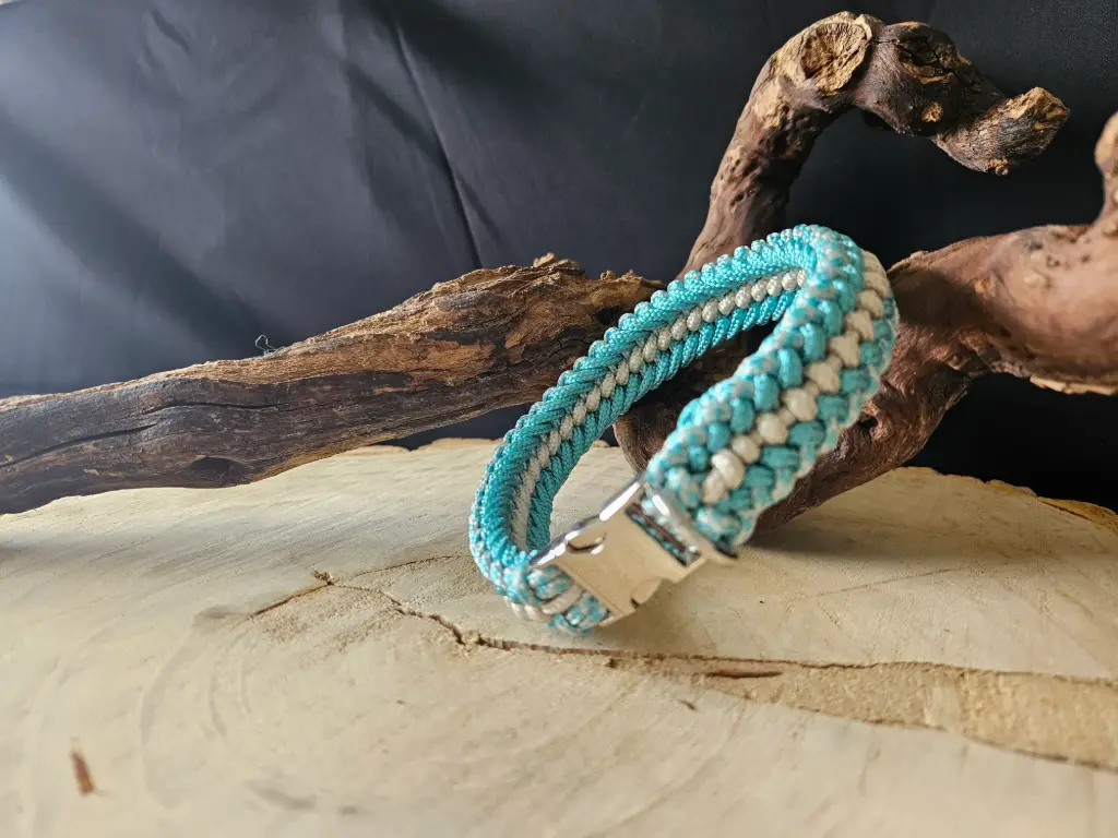 Collier modéle " Pattes d'Azur " 29cm